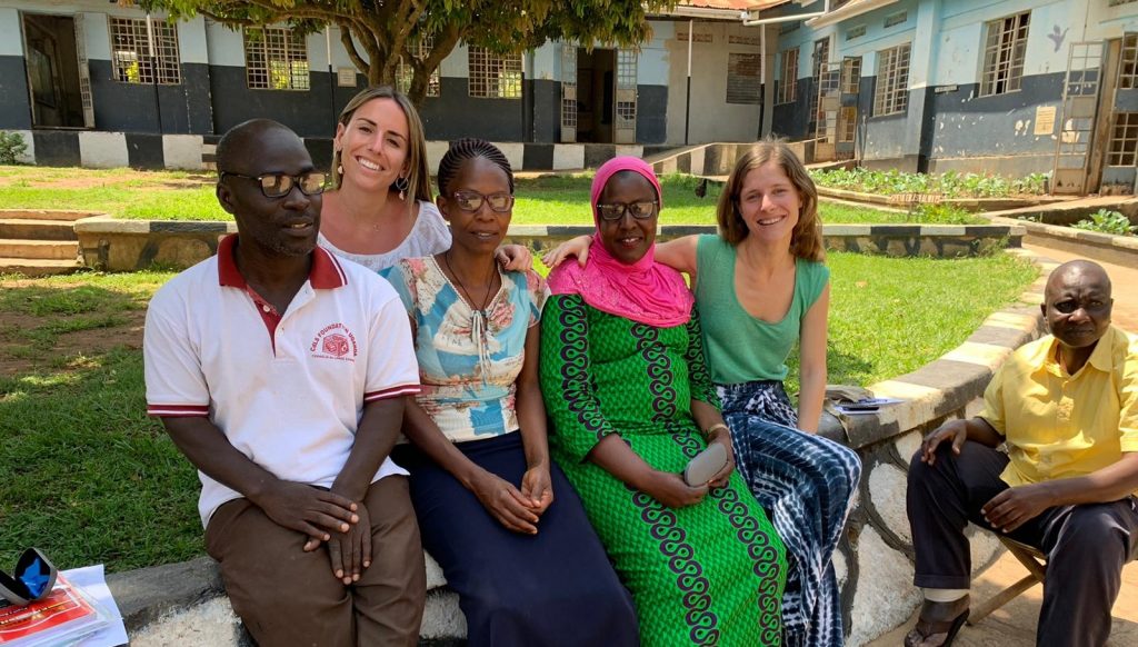 Comienza el curso escolar en Uganda junto a la primera visita de las voluntarias