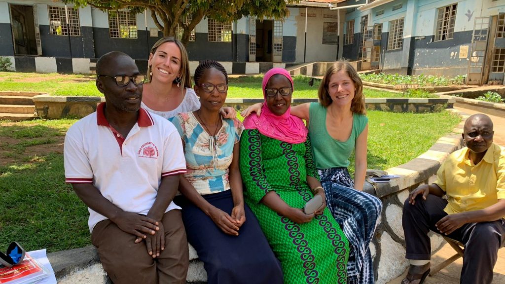 Boluntarioen lehen bisitarekin batera hasi da ikasturtea Ugandan